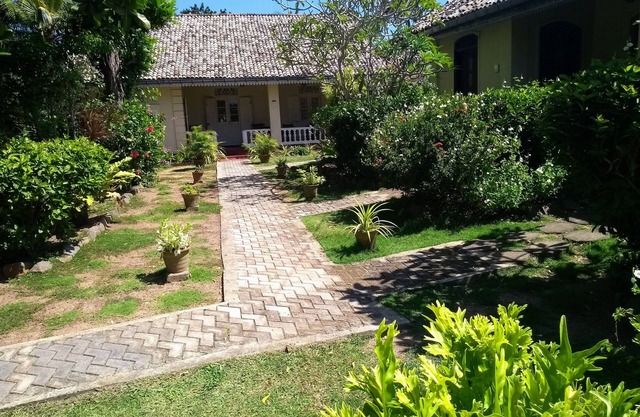 "Top of the Hill" colonial style villa with tropical garden and restaurant