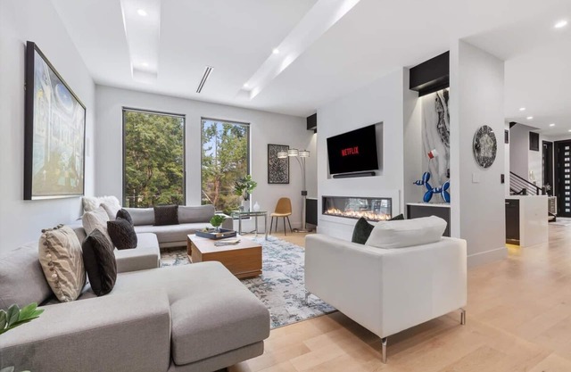 Top of The Hill/Luxury Clarendon 4-BR Homestay