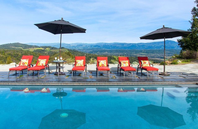 Top Of The World Dry Creek Views With Hot Tub, POOL and new Tesla charger!