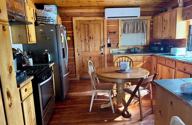 Top of the World, rustic cabin & retreat