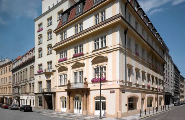 Top Old Town location, modern 2 bedroom flat
