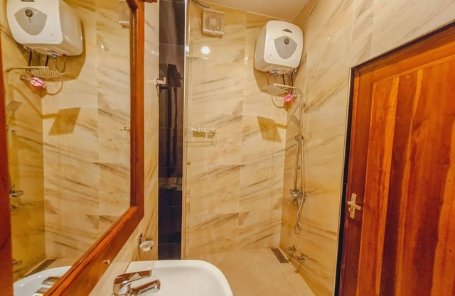 TOP RICH HOTEL- Family Room, Lake View #2