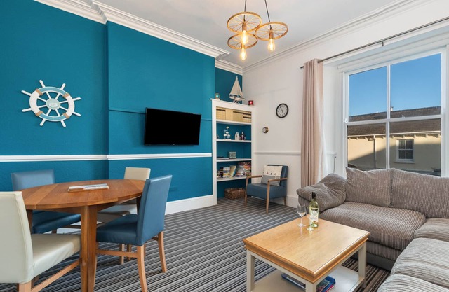 Top Sail Apartment - Close to Town and Seafront