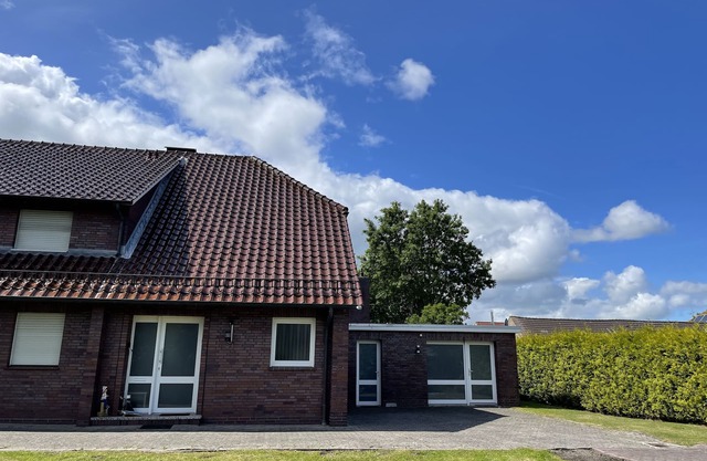 Top vacation home, 6 pers., sauna, 2 bathrooms, WLAN, fireplace, terrace, playground, dog