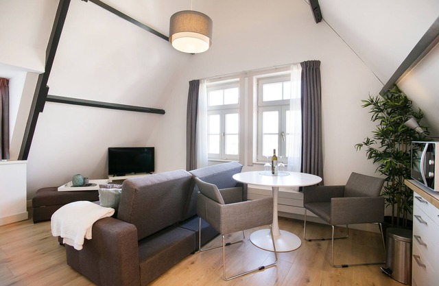 Topfloor apartment near the beach