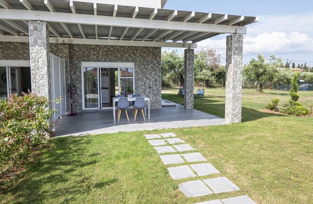 Topos Maisonette Right by Travel Pro Services