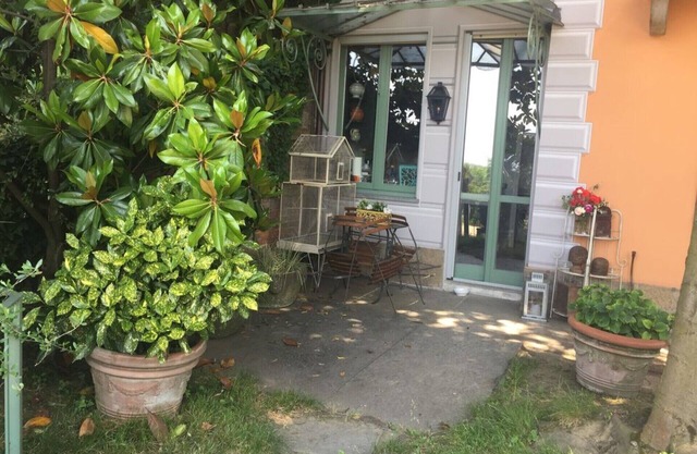 TORINO .LUXURY CHARMING VILLA .2 Bdr. PRIVATE PARKING. Air Cond. jardi