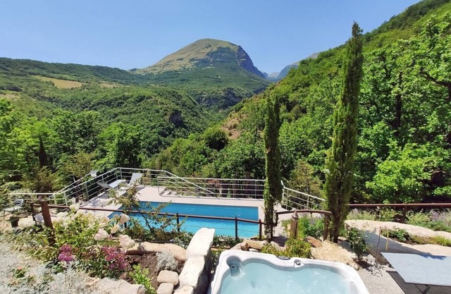 Torre Sibillini - Historic villa tower with pool