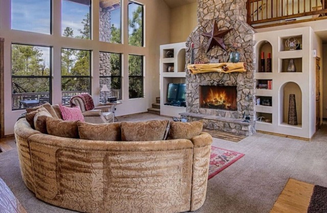 Torreon Family Cabin, Large Decks & Open Floorplan