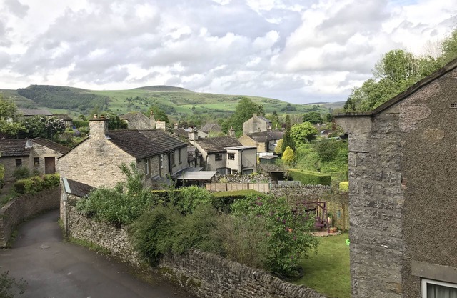 Torside Holiday Cottage in Stunning Peak Cavern Gorge, Castleton