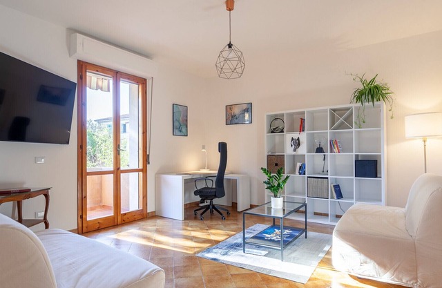 Tosco Romagnola Flat with Parking and Balcony