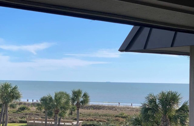 Totally Beachin' Coligny OceanViews w/Bikes/chairs