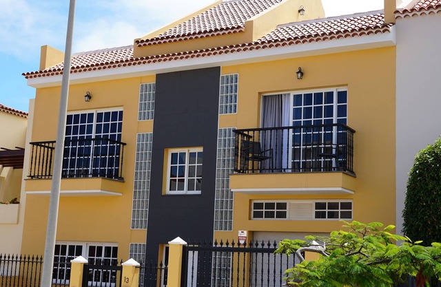 Totally Renovated House in a Quiet Area! Sea and mountain views
