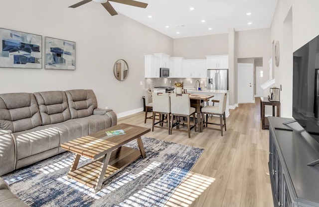 TOUCHDOWN! Beautiful townhome 4 miles to Clemson University with Game Room!