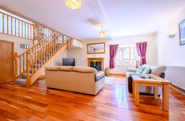 TOWER COTTAGE, family friendly, with a garden in Kirksanton