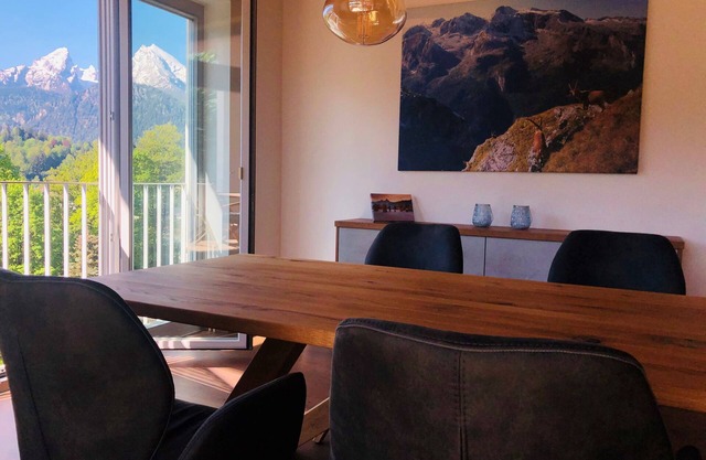Tower East, 2 sep. Bedroom, eat-in kitchen 100sqm