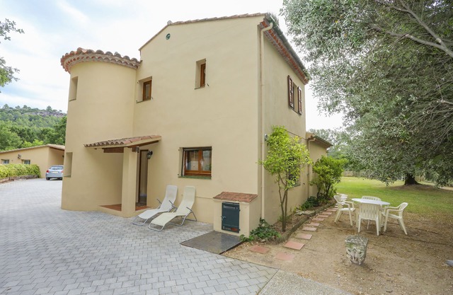 Tower House (2 Bedroom, 1.5 bathroom, Sleeps 6)