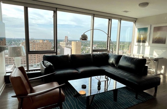 Tower280 LUXE 2-Bed/2-Bath Unit with Amazing Views
