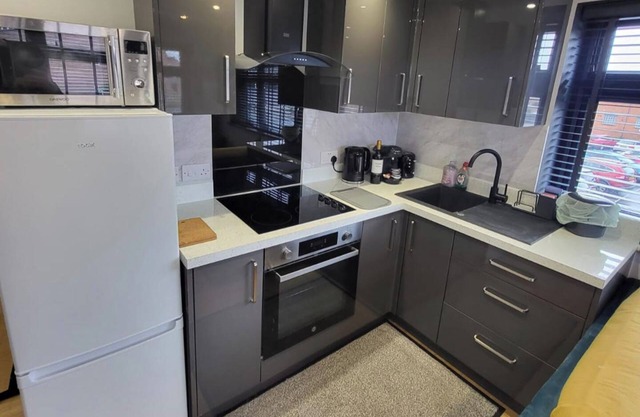 Town Centre Modern 1 Bed self-contained Apartment
