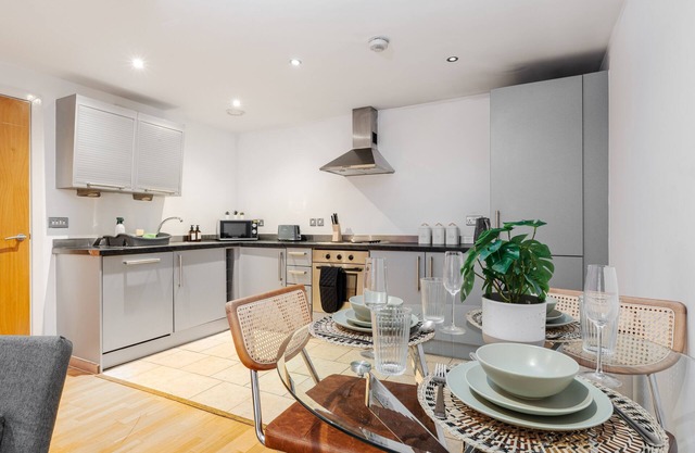 Town Centre Retreat | 2 Bed 2 Bath|