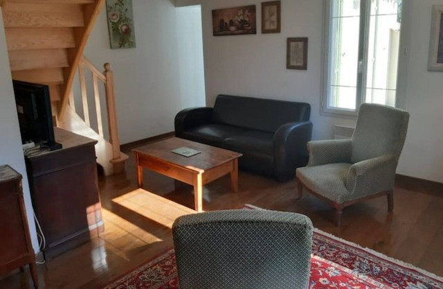 Town house, air conditioning, parking, garden