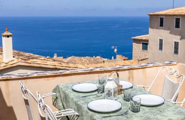 Town House with Sea Views in Banyalbufar - Can Piu