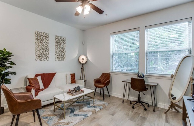 Townhome 3BR Next to UT W Garage 4193