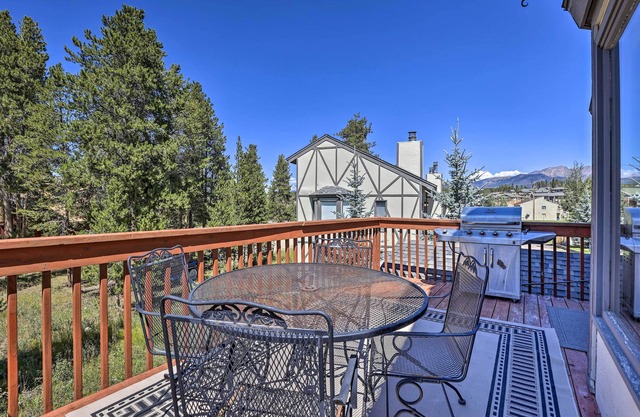 Townhome w/Club Access on Shuttle Stop