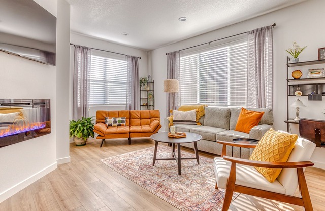 Townhome with fireplace, game room, washer/dryer, firepit & yard