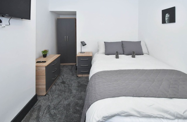 Townhouse @ 101 Lord Street Crewe – Superior Double with TV