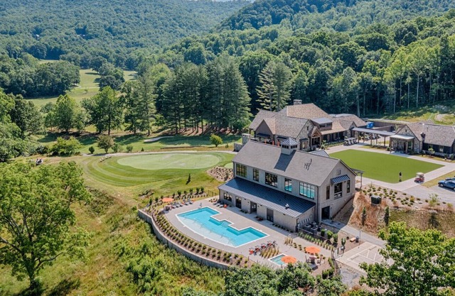 Townhouse 2 at Springdale: Resort Townhouse with Golf and Pool Access!