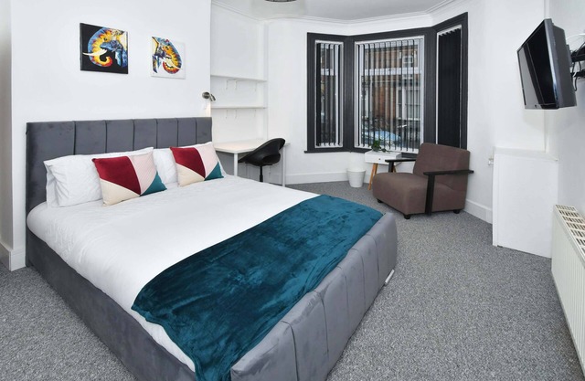 Townhouse @ 202 Walthall St Crewe - Double Room