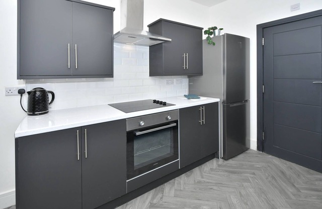 Townhouse @ 202 Walthall Street Crewe - Whole 4 Bedroom House