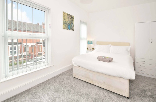 Townhouse @ 86 Brooklyn Street Crewe - SUPERIOR DOUBLE ENSUITE WITH TV
