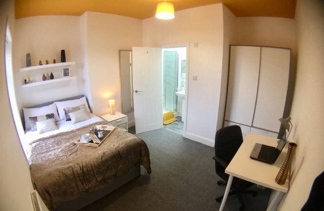 Townhouse @ 87 Walthall Street Crewe - Double Ensuite