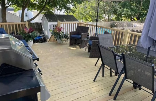 Townhouse Close to Downtown Newport & Beaches
