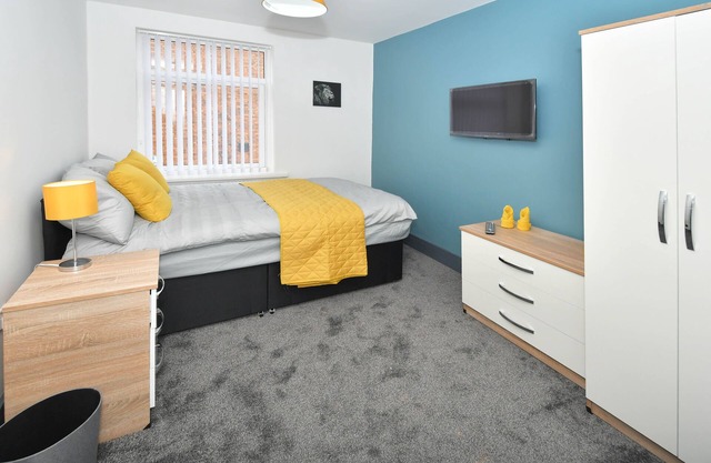 Townhouse @ Eastwood Pl - Double Room with TV