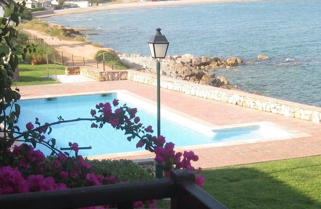 TOWNHOUSE IN 1ST LINE SEA WITH AIR CONDITIONING AND WIFI