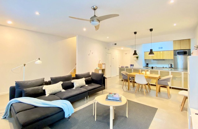 Townhouse in the heart of Westchase district