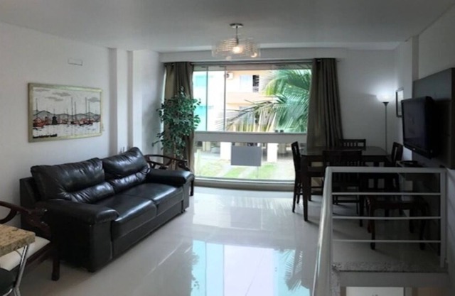 Townhouse just 100 meters from the sea of Mariscal