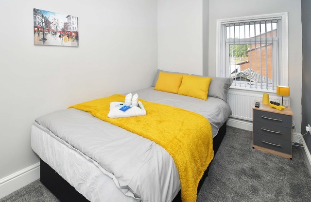 Townhouse @ Lawton Street Crewe - SUPERIOR DOUBLE WITH TV