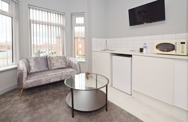 Townhouse PLUS @ 301 West Street - Superior Studio With TV