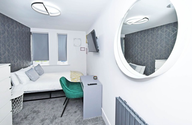 Townhouse PLUS @ Lower Beth St Stoke - Superior Double Ensuite With TV