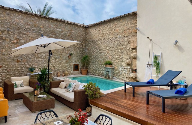 Townhouse Set Corbates in Maria de la Salut
