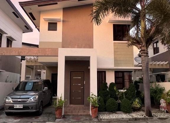 Townhouse Villa a Subsidiary of Alonas Traditional Home