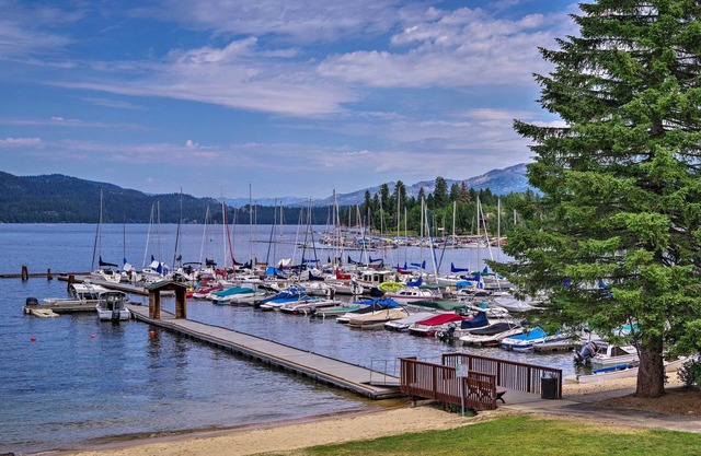 Townhouse w/Garage: Walk to Payette Lake Beach!