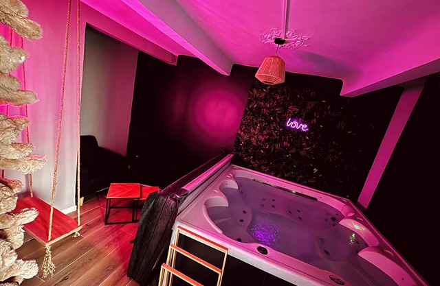 Townhouse with jacuzzi, sauna and massage chair