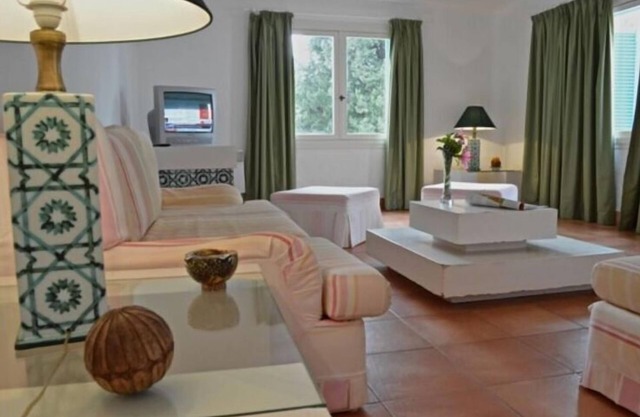 Townhouse with terrace within a holiday complex, Alvor