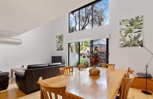 Townhouse212 | Private | Central | Family Friendly
