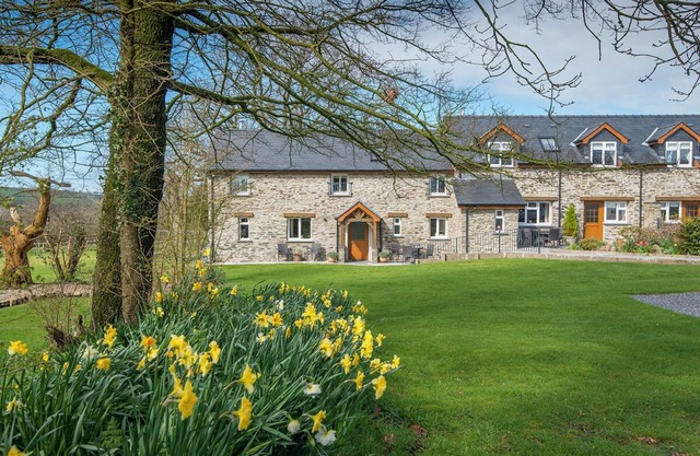 Towy, Holiday Cottage Penwern Fach, Cenarth, Sleeps 6, 3 bedrooms, bathrooms